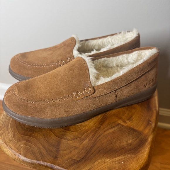 Vionic Lynez Toffee Suede Faux Fur Slippers Women's Size 7.5 New - Picture 3 of 12